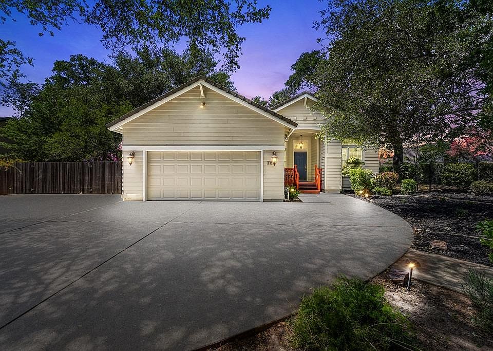 1st image of 8353 Oakwood Hills Cir