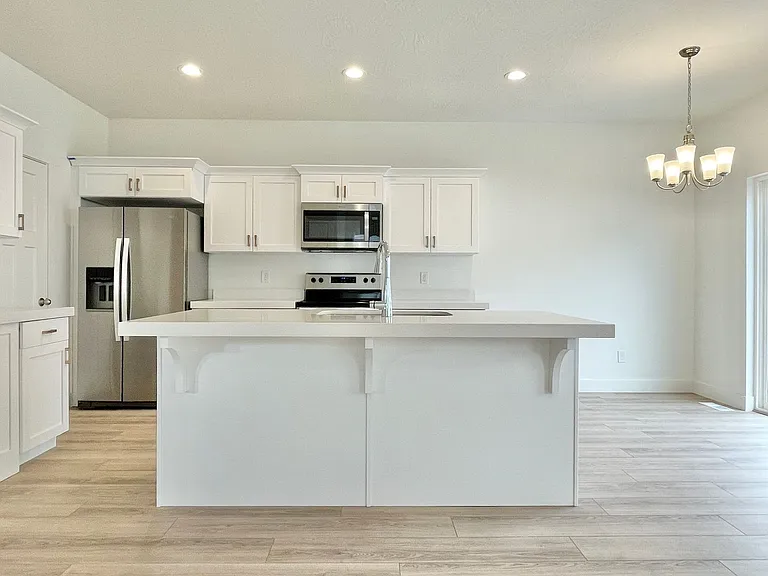 899 E Pacific Dr — Photo 7