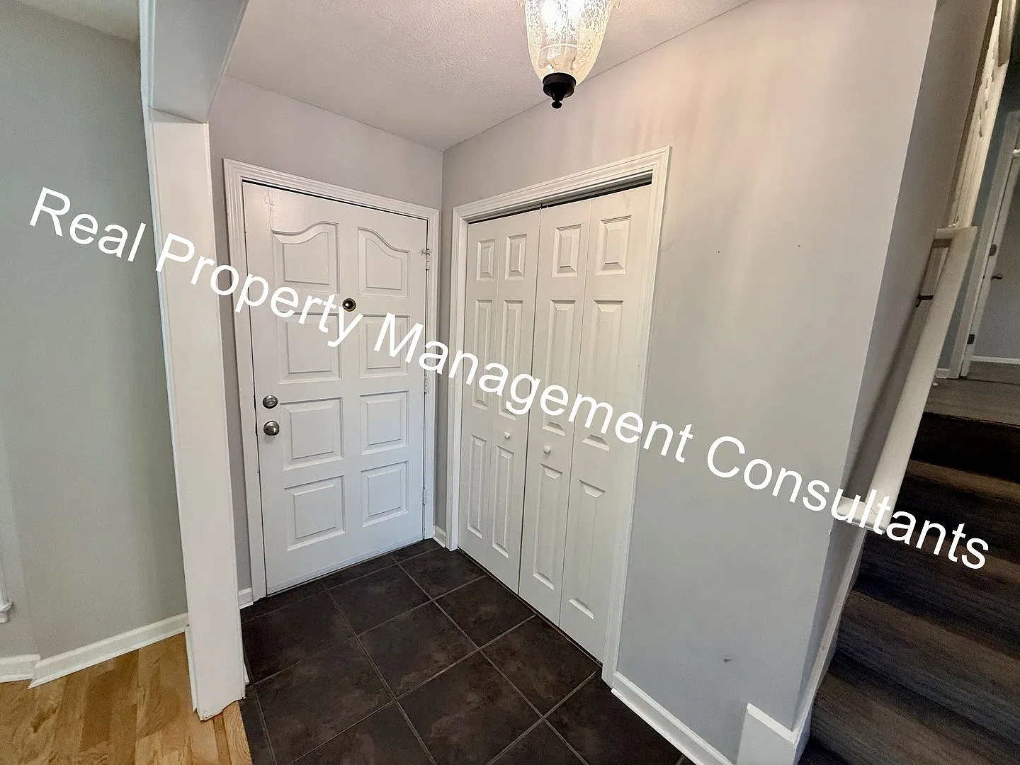 Beautifully Updated 3-Bedroom, 2-Bath Atrium Split Home in Olathe! — Photo 3