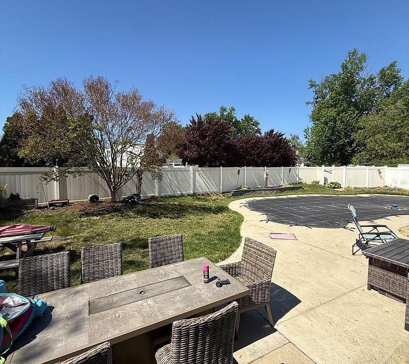 2nd image of 329 Roberts Ct