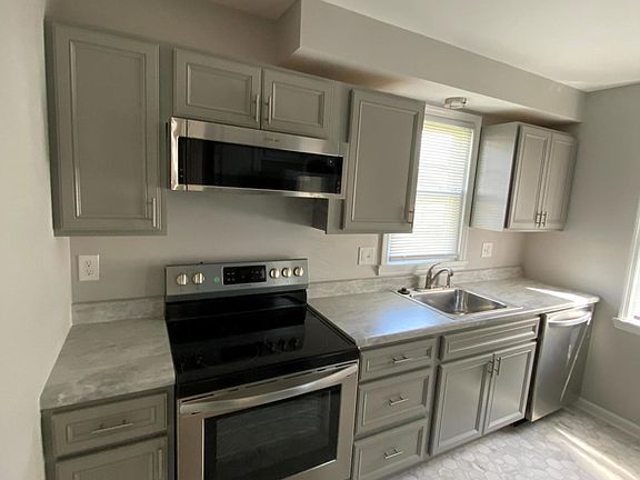 2nd image of 2504 Grasmere Ave