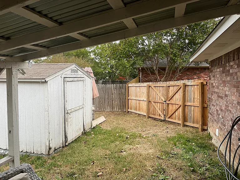 906 Roseanne Dr — Photo 14