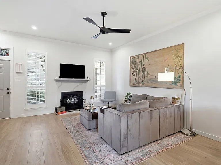 4517 Holland Ave #109 — Photo 15