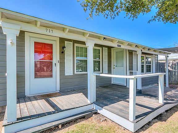 5th image of 717 W Avenue K
