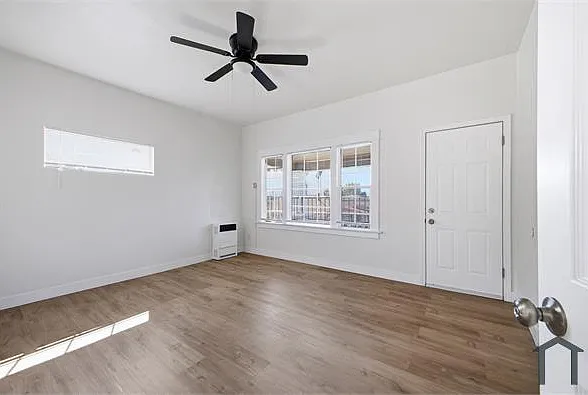 4222 1/2 Wall St — Photo 2