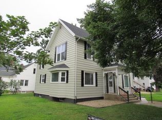 300 S Brewer St, Manchester, IA 52057