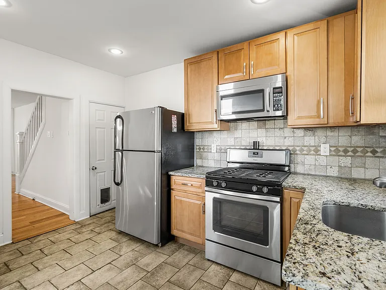 2426 E Indiana Ave — Photo 10