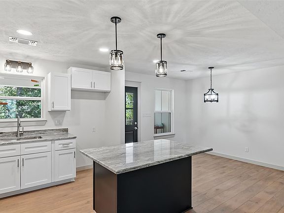 5th image of 502 Packers Cir
