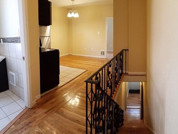 3rd image of 2126 N Woodstock St #2