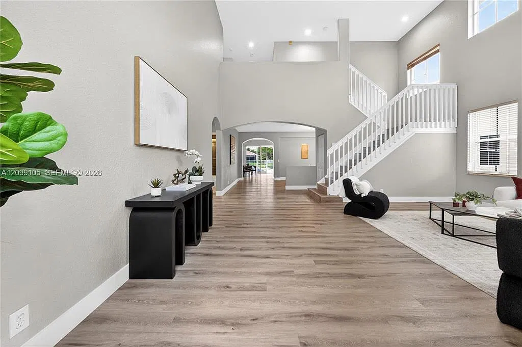 6 bed, 3696 sqft, $8,500 — Photo 4