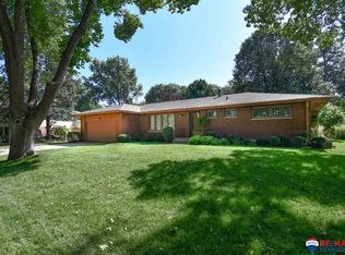 410 Sycamore Dr, Lincoln, NE 68510