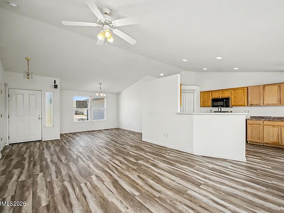 3rd image of 133 Prairie Ln
