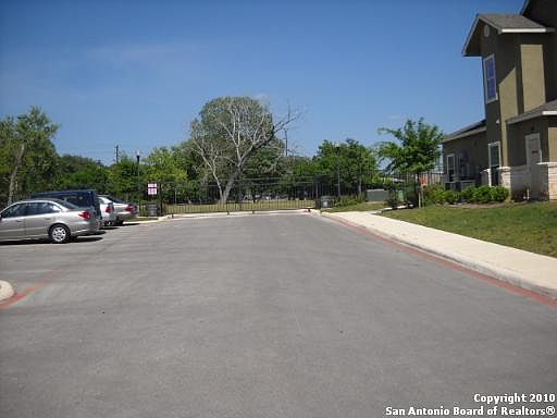 3rd image of 301 Diamond Dr