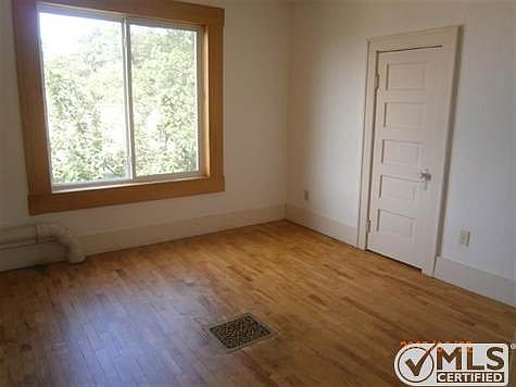 5th image of 945 Oslo Ave