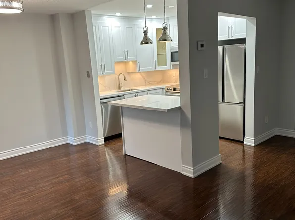 2004 Glenada Cres #4, Oakville, ON L6H 5P5