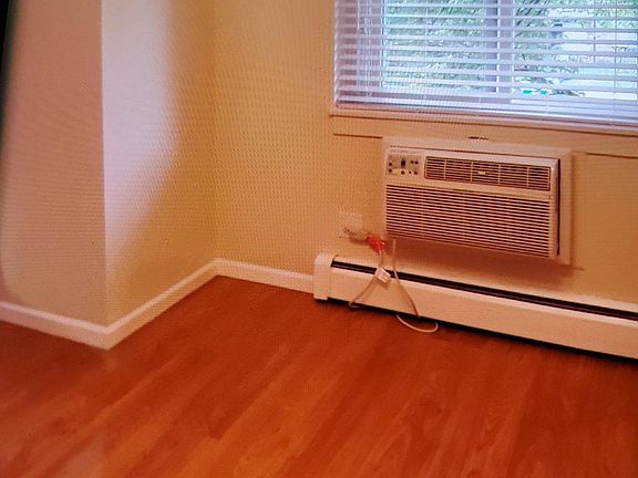 2nd image of 924RIDG Sqelk Grove Village Illinois #Ap200