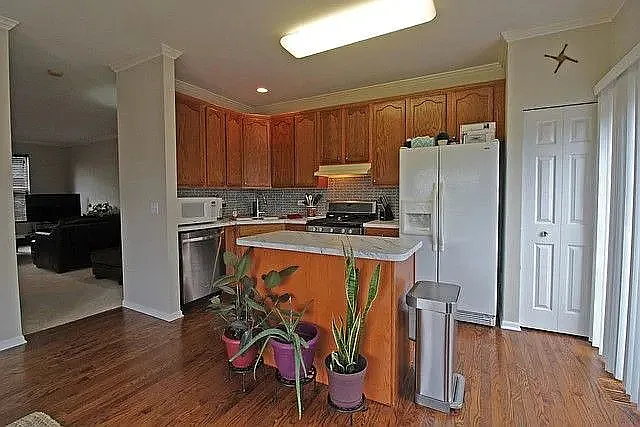 3 bed, 2.5 bath, 1494 sqft, $2,600 — Photo 3