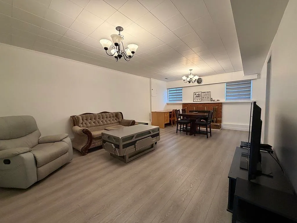 3 bed, 1350 sqft, $800 — Photo 2