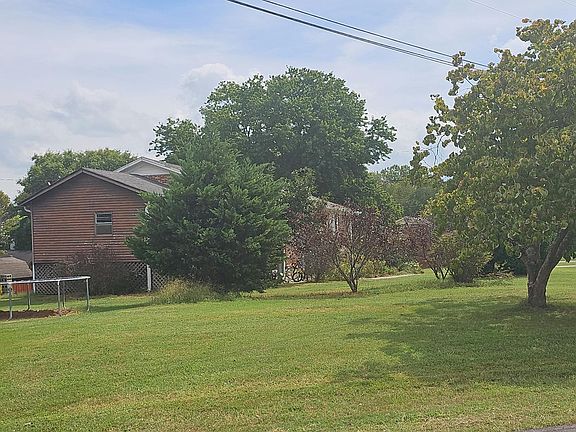 3rd image of 601 Blue Ridge Dr