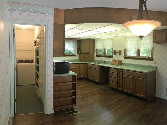 3rd image of 52 West Dogwood Ln