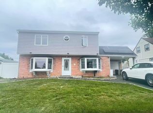 110 Parkside Dr N, Levittown, NY 11756