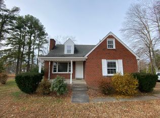 595 Truslow Rd, Fredericksburg, VA 22406