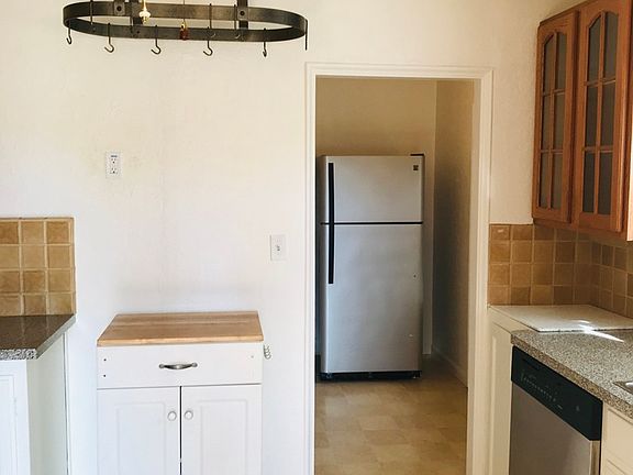 2nd image of 423 Alameda Ave