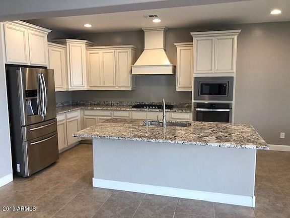 4th image of 150 E Honeysuckle Pl