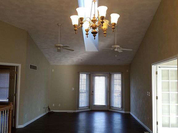 4th image of Old Orchard Ln