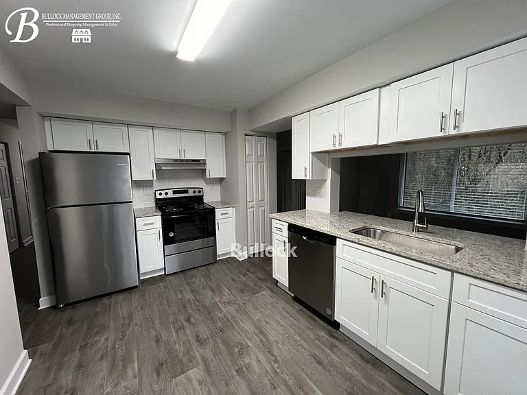1035 Seasons Pkwy — Photo 7