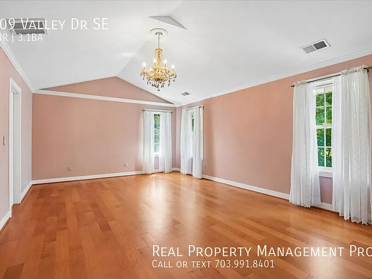 609 Valley Dr SE — Photo 16