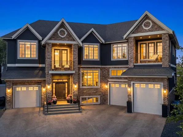 11 SE Elveden Pl SW, Calgary, AB T3H 0L1