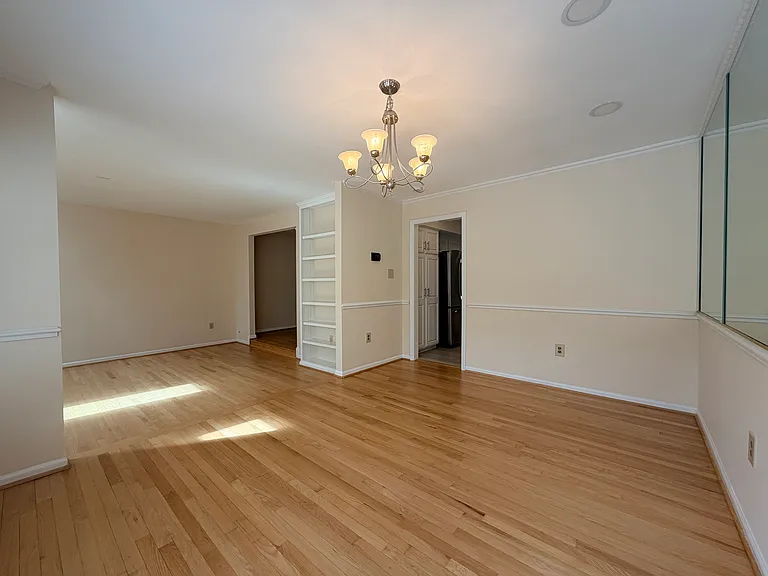 7418 Crestberry Ln — Photo 14