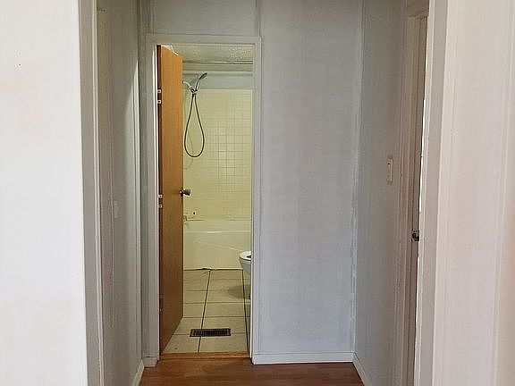 Hallway betweens bedrooms