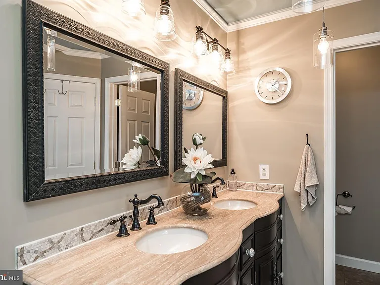 1401 Windjammer Ct — Photo 45