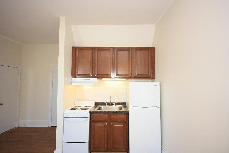 2nd image of 88 Buswell St #3R