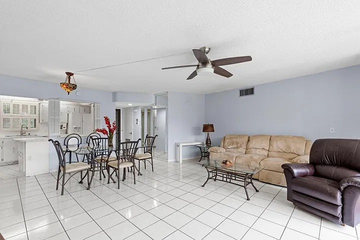 2424 N Federal Hwy — Photo 4