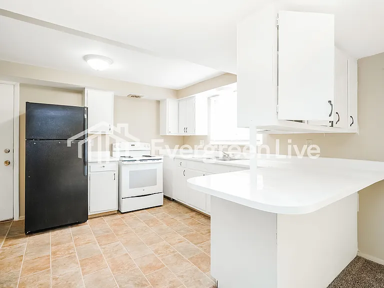 1449 Marty Dr — Photo 7