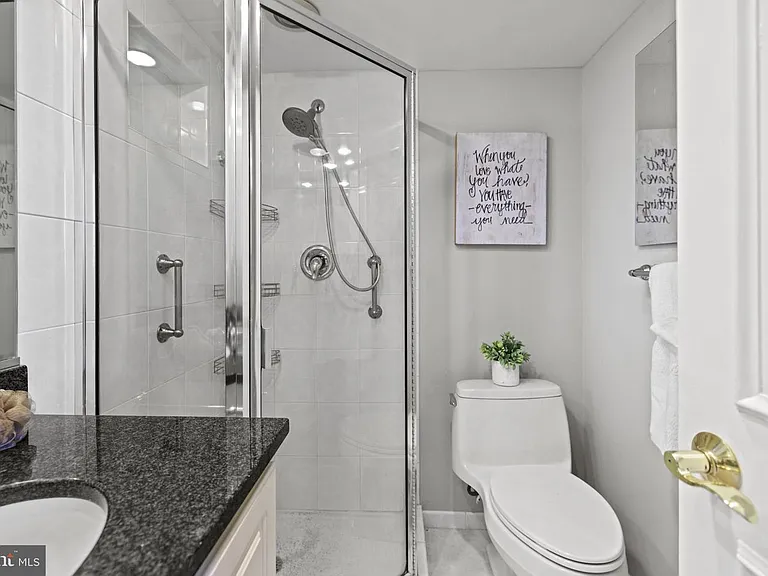 501 Slaters Ln #824 — Photo 6