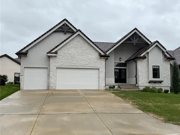 3908 NW Redspire St, Lees Summit, MO 64064