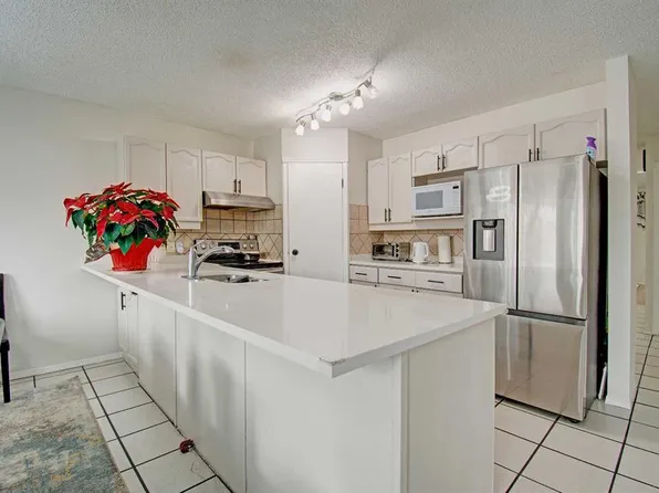 10316 Hidden Valley Dr NW, Calgary, AB T3A 4Z6