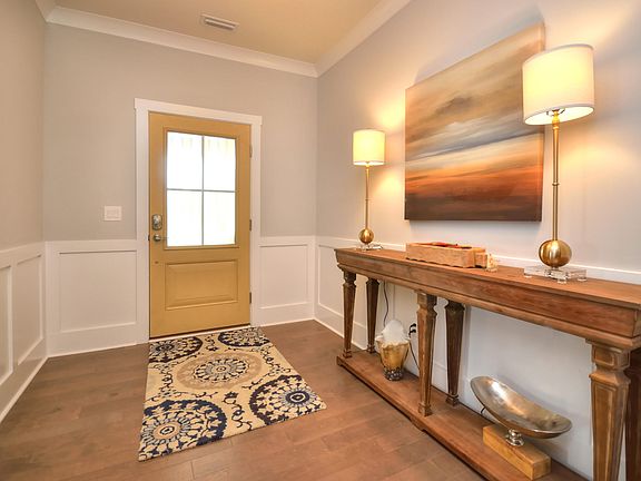 3rd image of 2279 St. James Drive SE