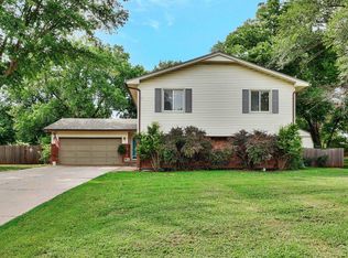 6 Lake Dr, Mulvane, KS 67110
