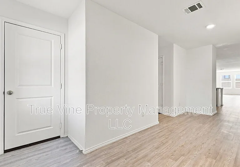 2906 Millikan Dr — Photo 19