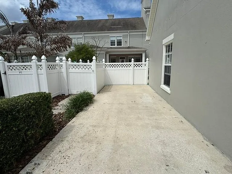 537 Campus St — Photo 35