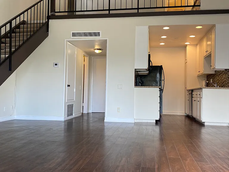 5460 White Oak Ave #E318 — Photo 2