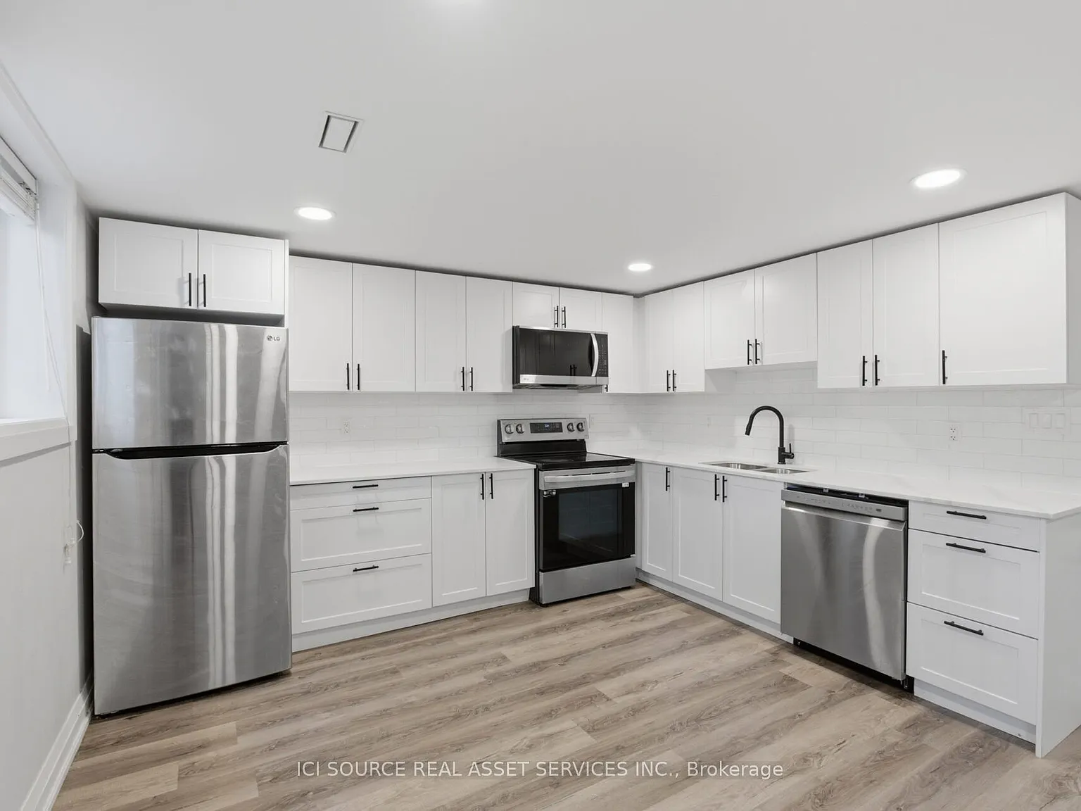 3 bed, $2,200 — Photo 4
