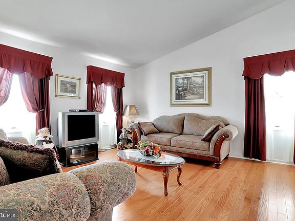 2nd image of 5 Mallard Ln