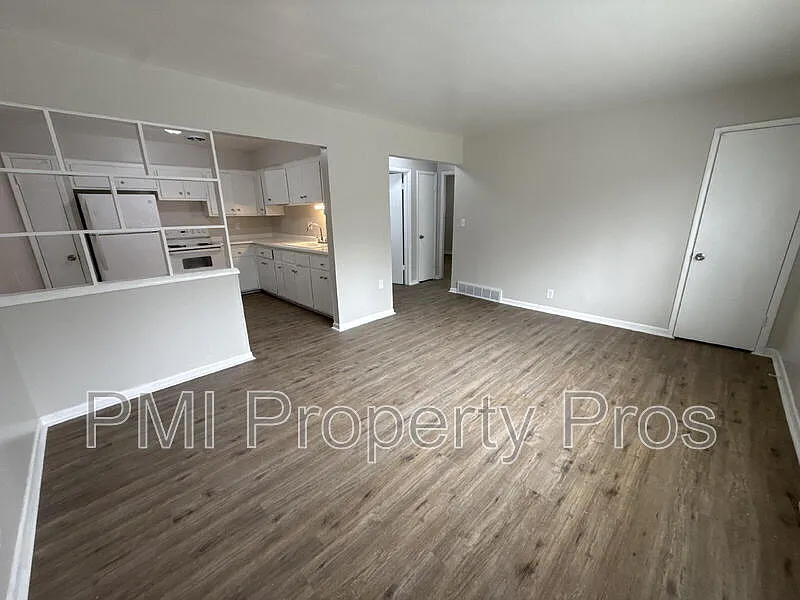 7701 W Hampton Ave #4