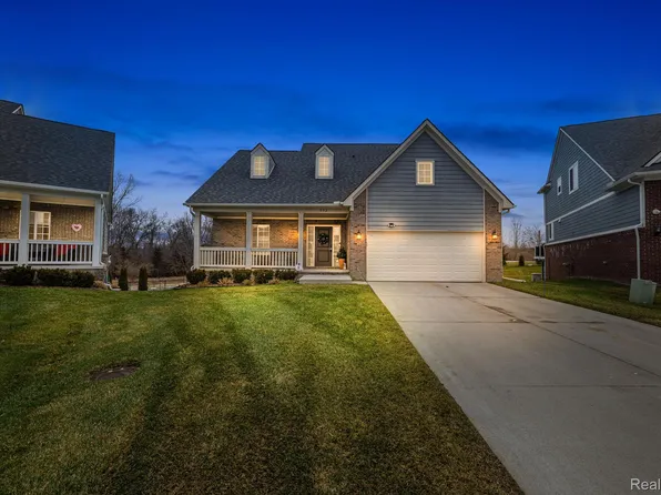 332 Beverly Ave, Auburn Hills, MI 48326